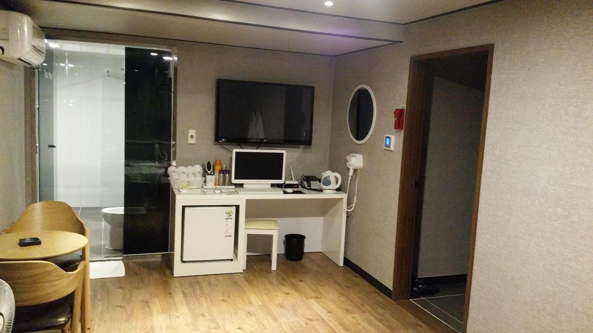 The May Hotel Busan Buitenkant foto